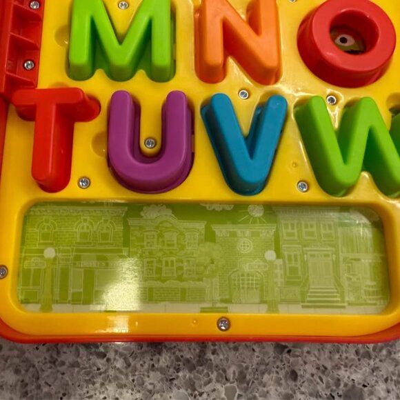 Playskool Sesame Street Elmo’s On the Go Letters Alphabet Travel Fun Case - Picture 9 of 9